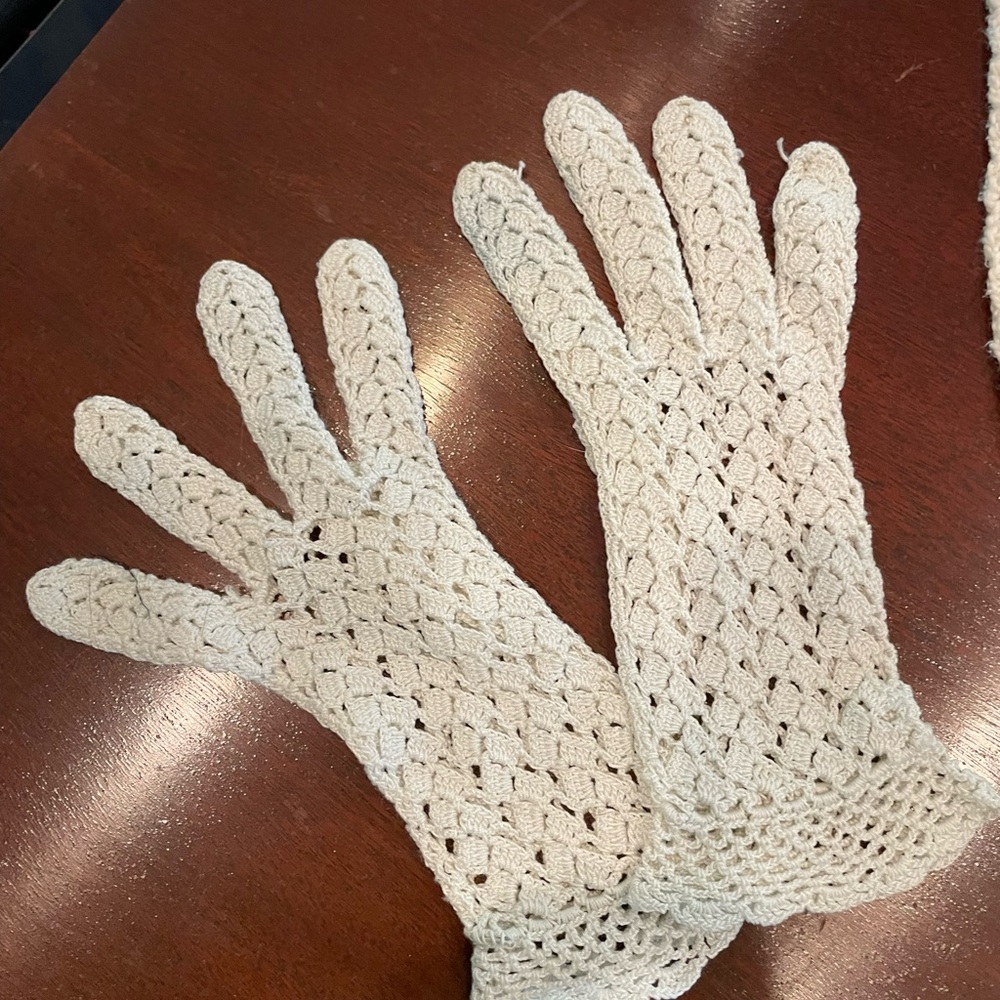 Hand knit gloves vintage